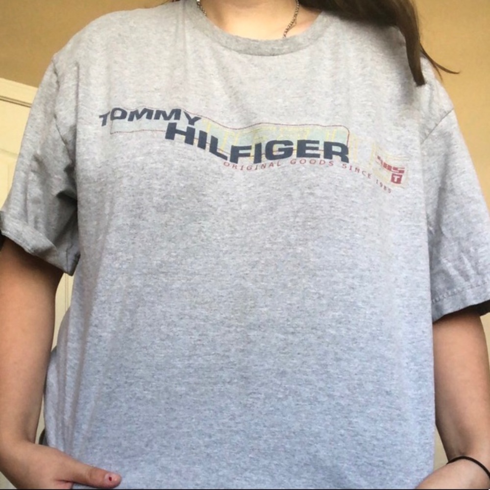 VINTAGE TOMMY HILFIGER T SHIRT